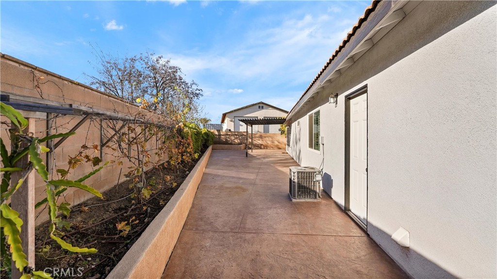 2785 State Street Corona, CA 92881 - Photo 53 of 74 Large side yard ideal for planting