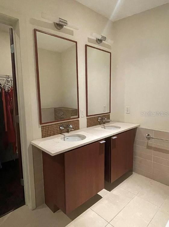 912 Channelside Drive, Unit 2803 Tampa, FL 33602 - Photo 16 of 34 a bathroom with a double vanity sink and mirror