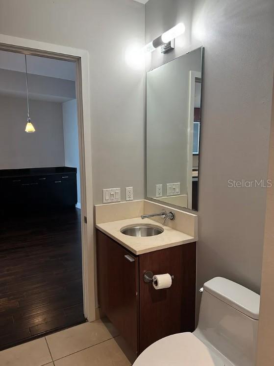 912 Channelside Drive, Unit 2803 Tampa, FL 33602 - Photo 24 of 34 a bathroom with a sink toilet and mirror