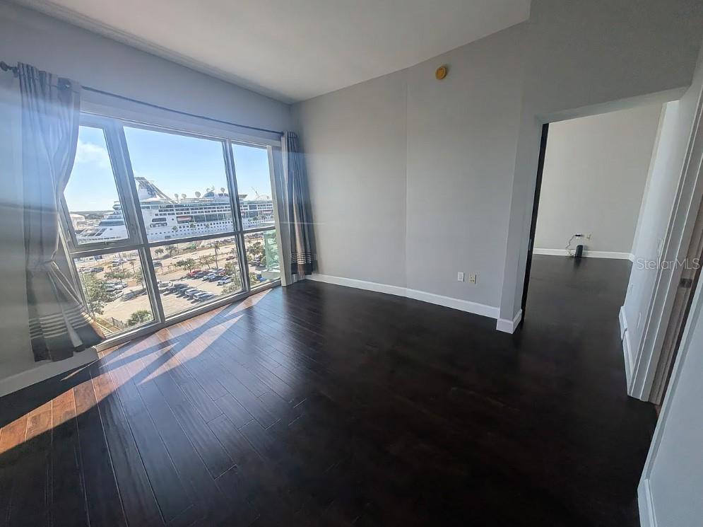 912 Channelside Drive, Unit 2803 Tampa, FL 33602 - Photo 30 of 34 wooden floor in an empty room with a window
