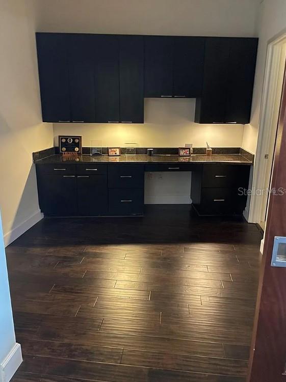 912 Channelside Drive, Unit 2803 Tampa, FL 33602 - Photo 7 of 34 a room with granite countertop