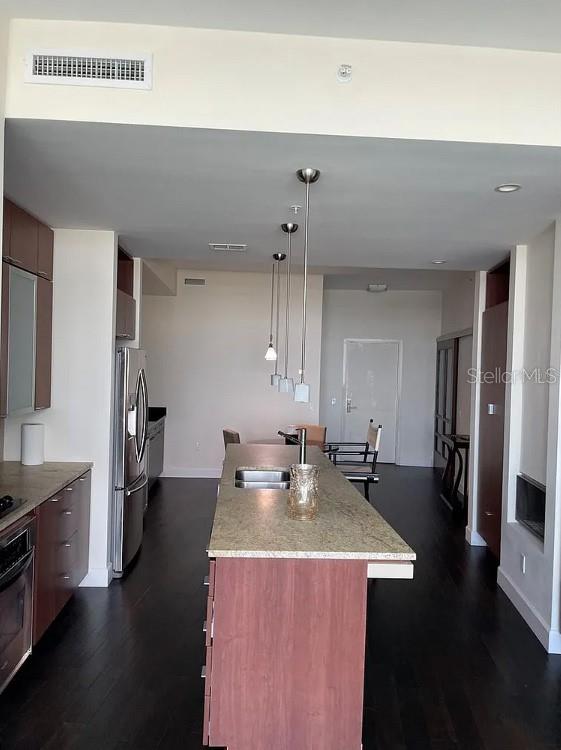 912 Channelside Drive, Unit 2803 Tampa, FL 33602 - Photo 8 of 34 a kitchen with a refrigerator and a sink