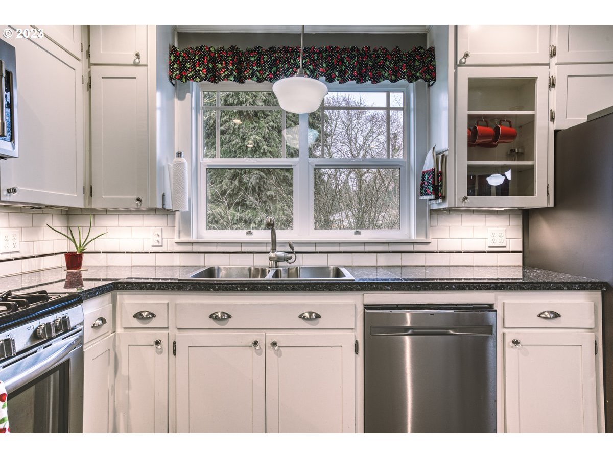 1310 Northwest Springhill Drive Albany, OR 97321 - Photo 13 of 45 Gallery Image 13