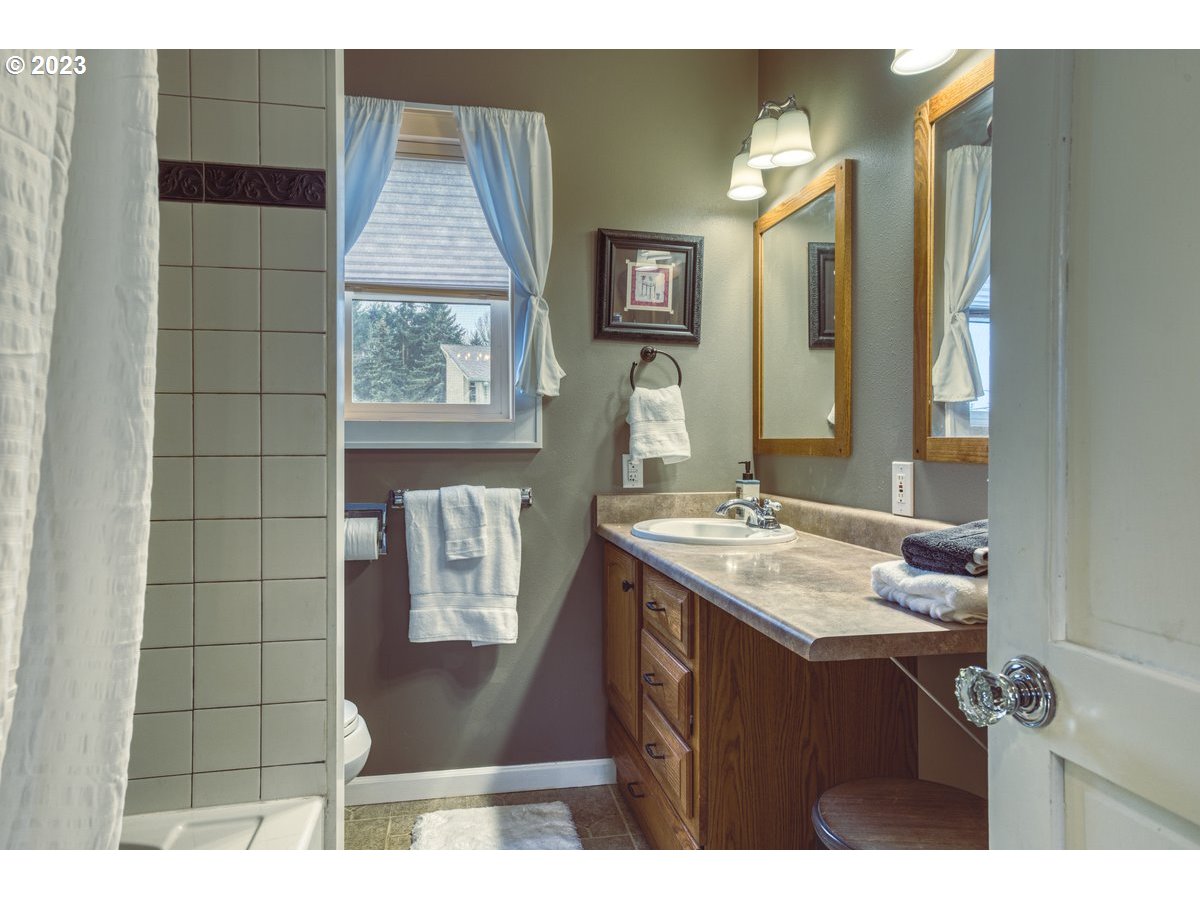 1310 Northwest Springhill Drive Albany, OR 97321 - Photo 21 of 45 Gallery Image 21