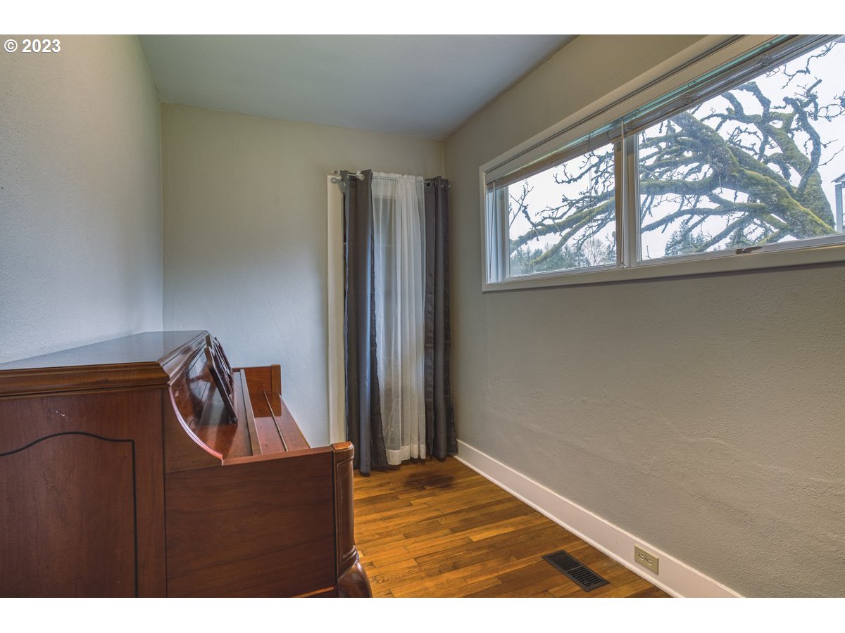 1310 Northwest Springhill Drive Albany, OR 97321 - Photo 23 of 45 Gallery Image 23
