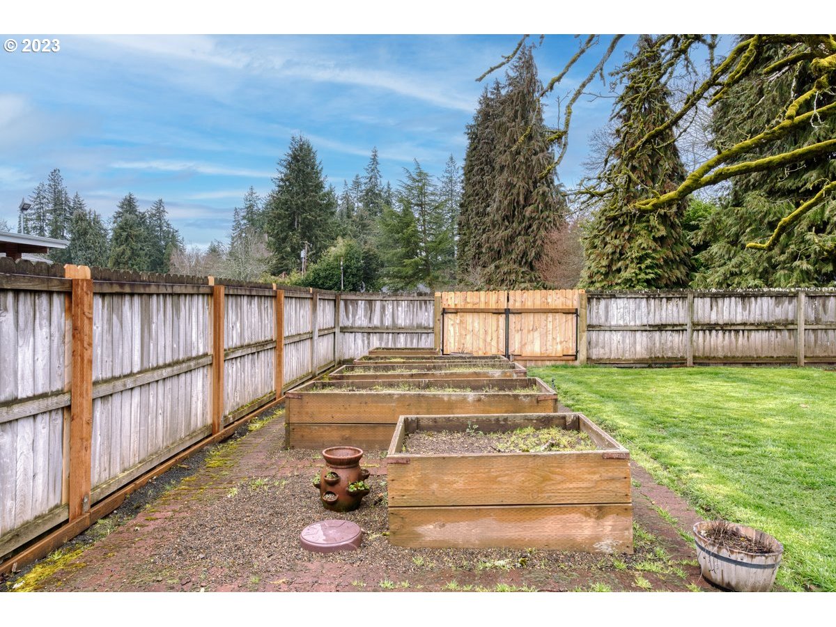 1310 Northwest Springhill Drive Albany, OR 97321 - Photo 39 of 45 Gallery Image 39