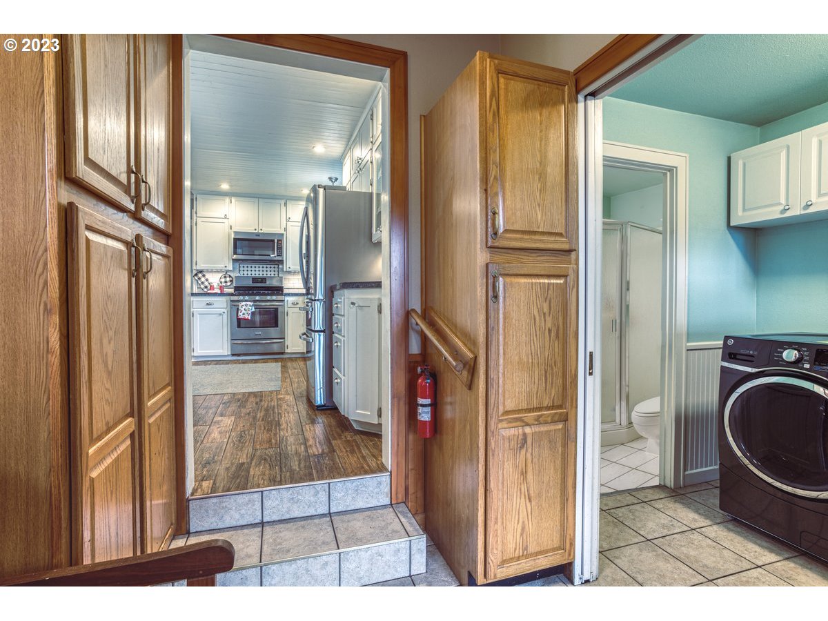 1310 Northwest Springhill Drive Albany, OR 97321 - Photo 5 of 45 Gallery Image 5