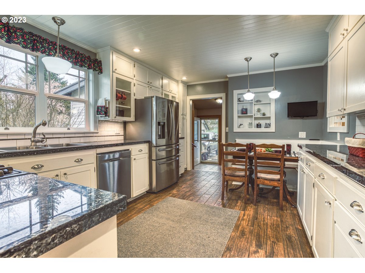 1310 Northwest Springhill Drive Albany, OR 97321 - Photo 10 of 45 Gallery Image 10