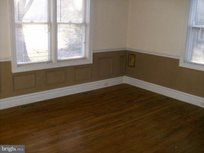 22060 Dover Bridge Road Preston, MD 21655 - Photo 9 of 9 Living Room