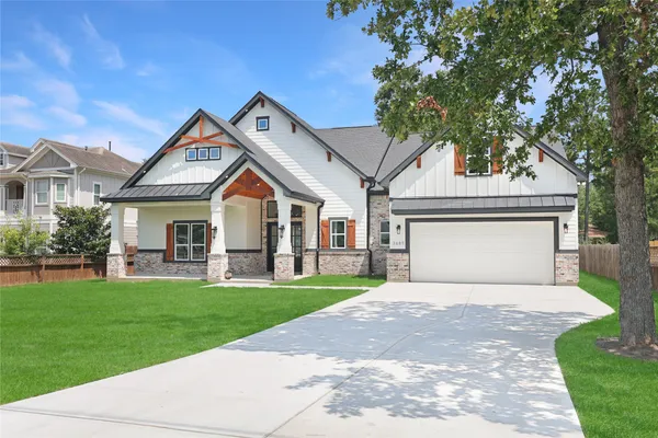 $687,914 | 3685 Pin Oak Drive, Conroe, TX 77301