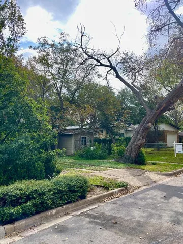 $725,000 | 4901 West Park Drive, Austin, TX 78731