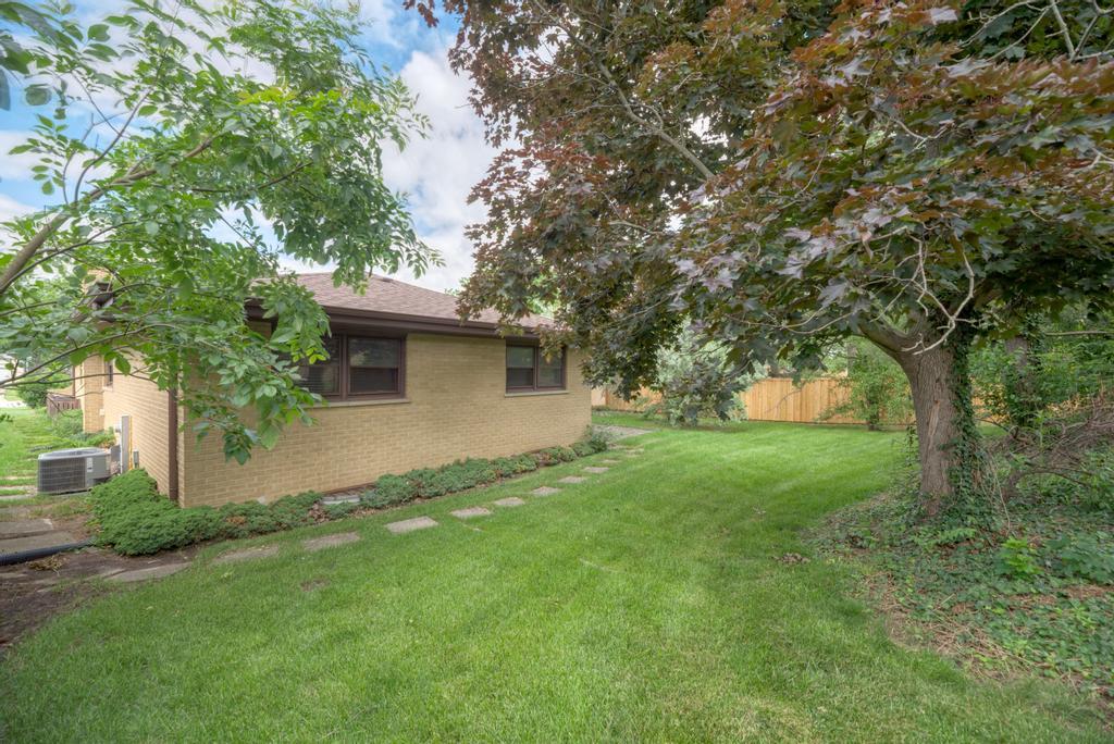 8017 Sawyer Road Darien, IL 60561 - Photo 31 of 35
