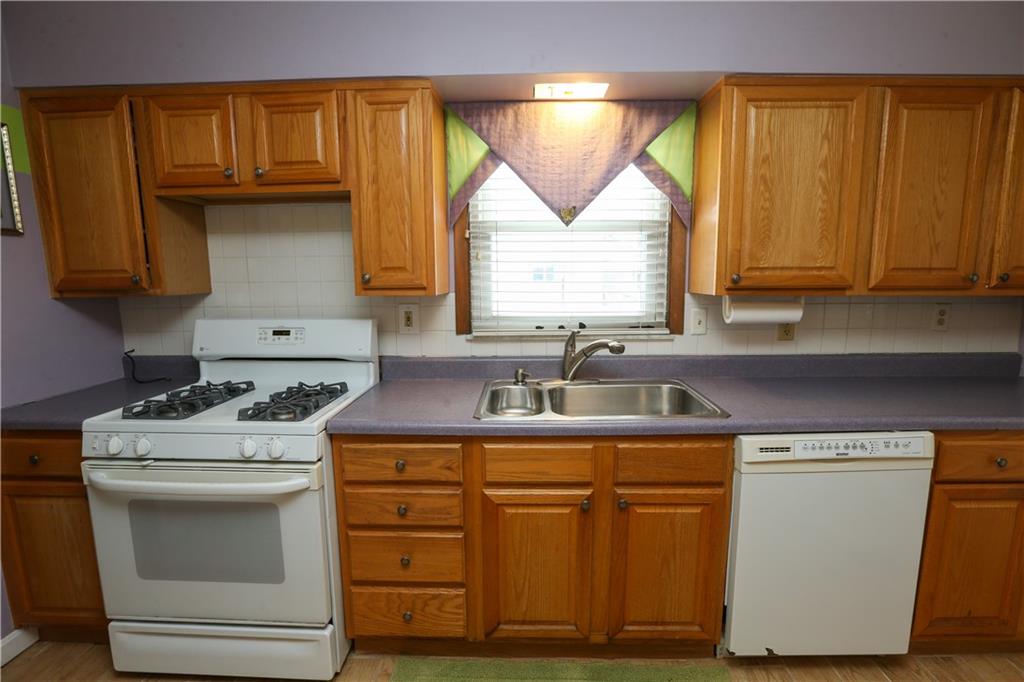 1162 Streets Run Road Pittsburgh, PA 15236 - Photo 10 of 18 Gallery Image 10