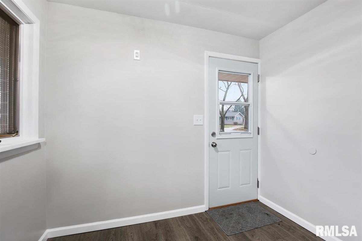 2328 Eastview Drive Springfield, IL 62702 - Photo 13 of 24 Gallery Image 13