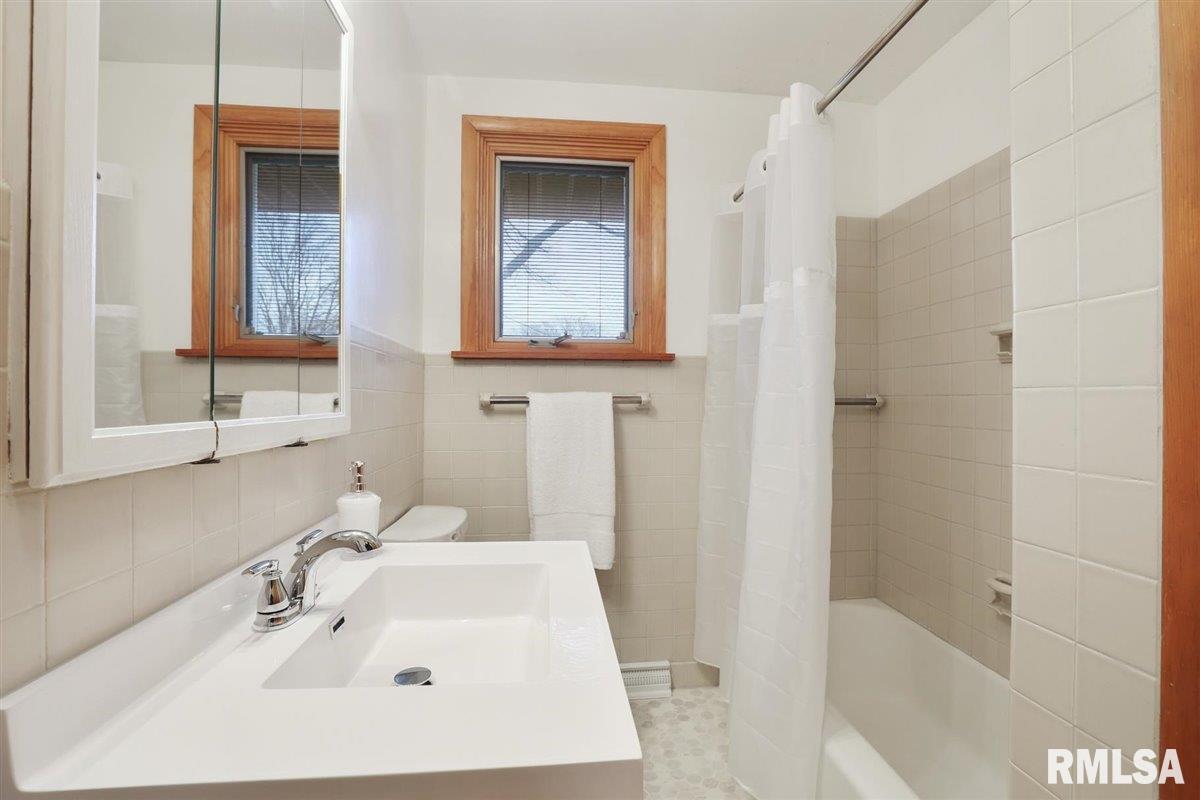 2328 Eastview Drive Springfield, IL 62702 - Photo 20 of 24 Gallery Image 20