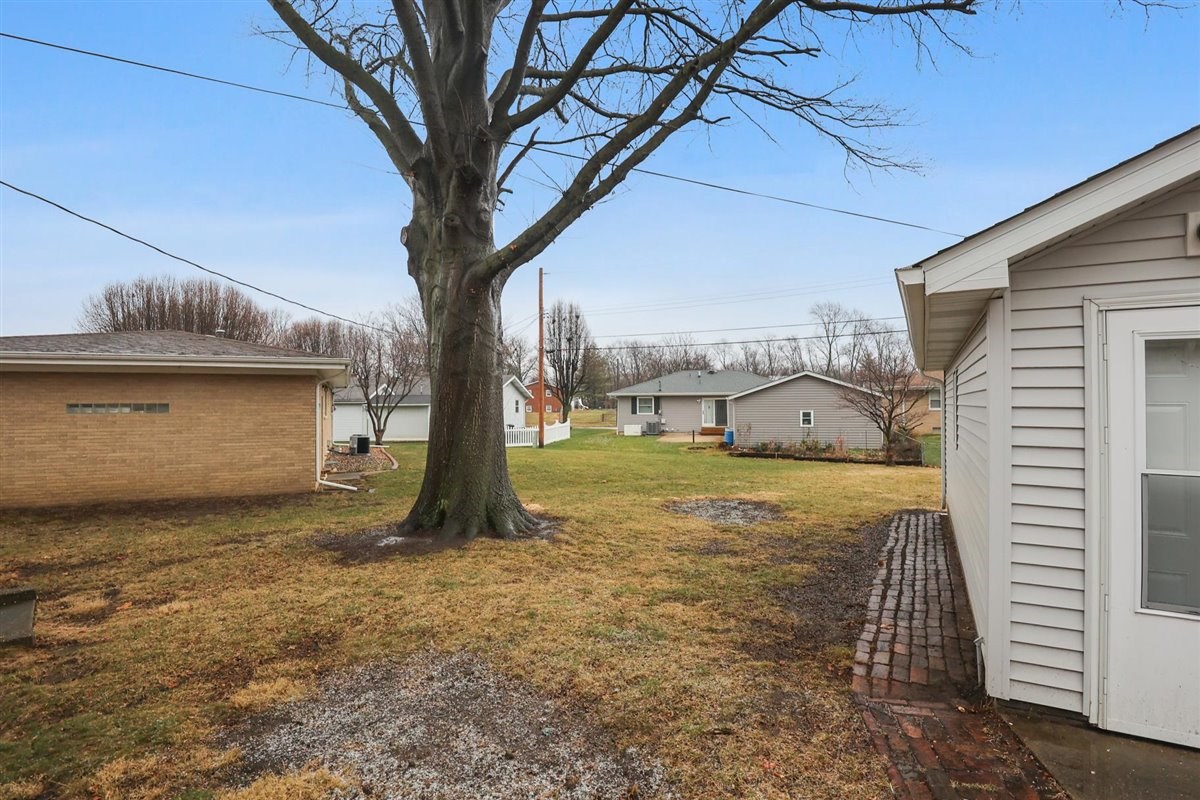 2328 Eastview Drive Springfield, IL 62702 - Photo 7 of 24 Gallery Image 7