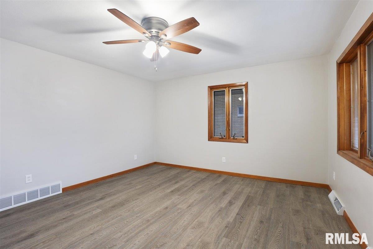 2328 Eastview Drive Springfield, IL 62702 - Photo 8 of 24 Gallery Image 8