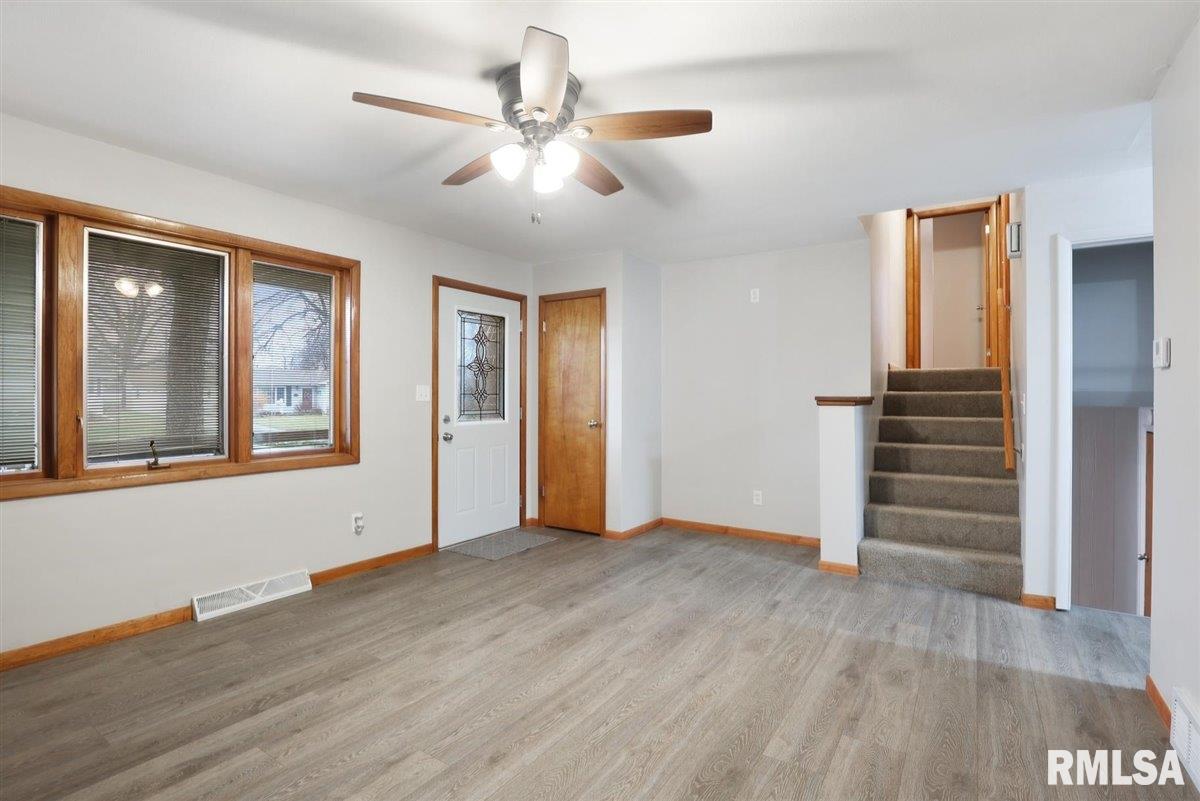 2328 Eastview Drive Springfield, IL 62702 - Photo 9 of 24 Gallery Image 9