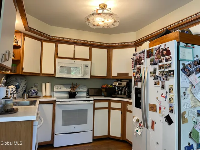 $369,900 | 19 Windsor Place, Albany, NY 12209