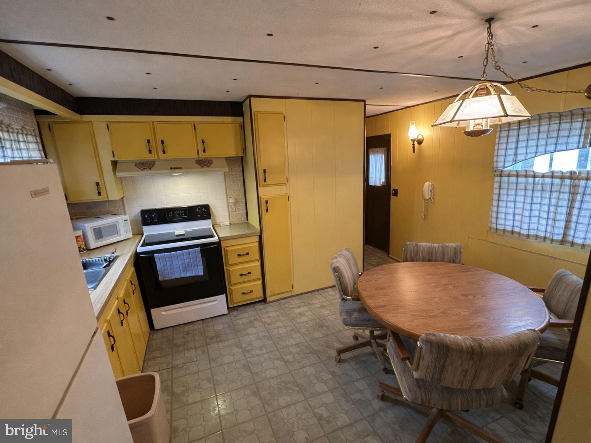 409 East Main Street Mountville, PA 17554 - Photo 5 of 10