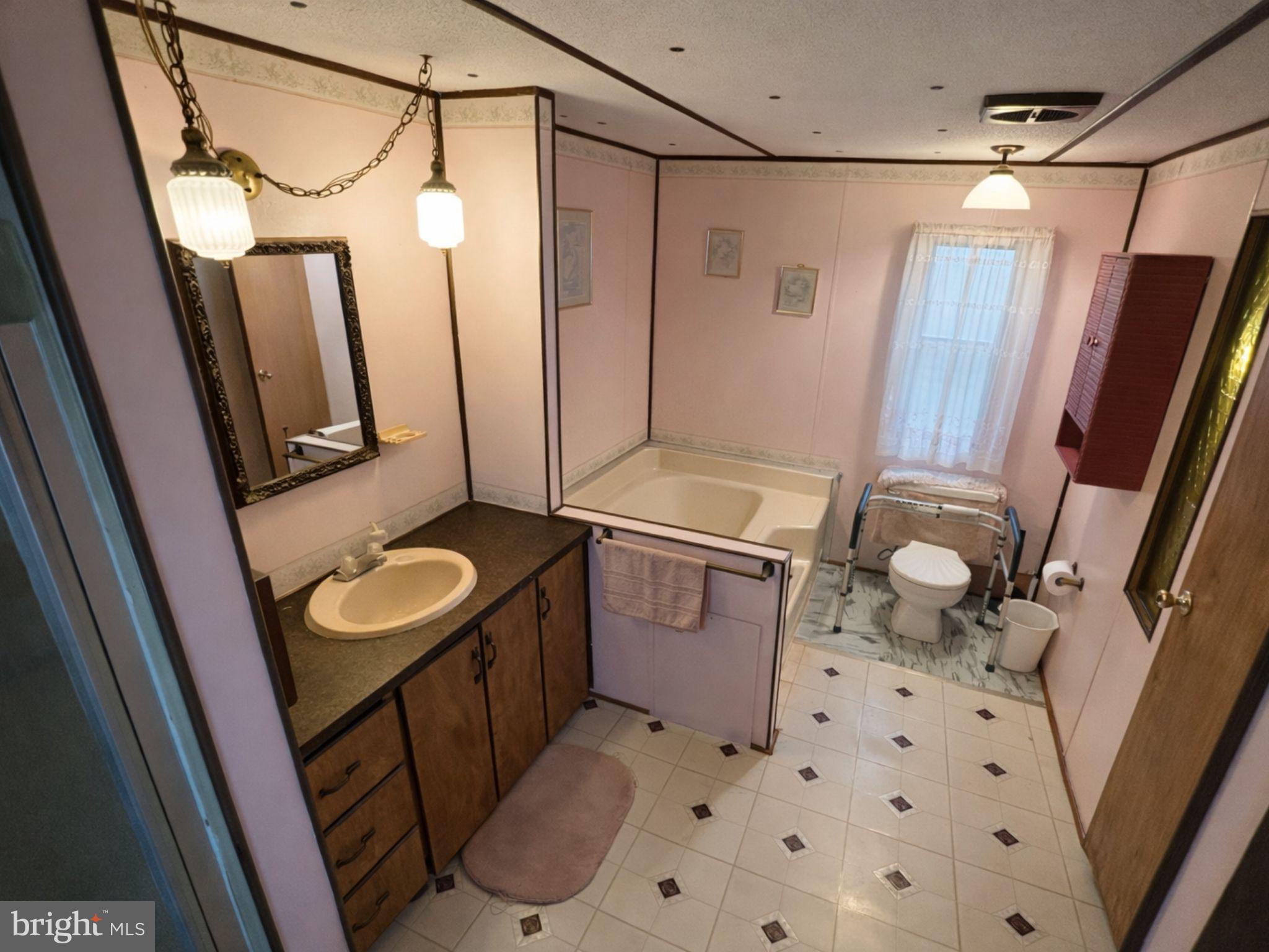 409 East Main Street Mountville, PA 17554 - Photo 8 of 10