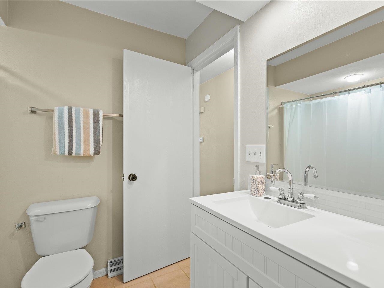 1919 Tomahawk Court Freeport, IL 61032 - Photo 31 of 39 a bathroom with a toilet a sink and mirror