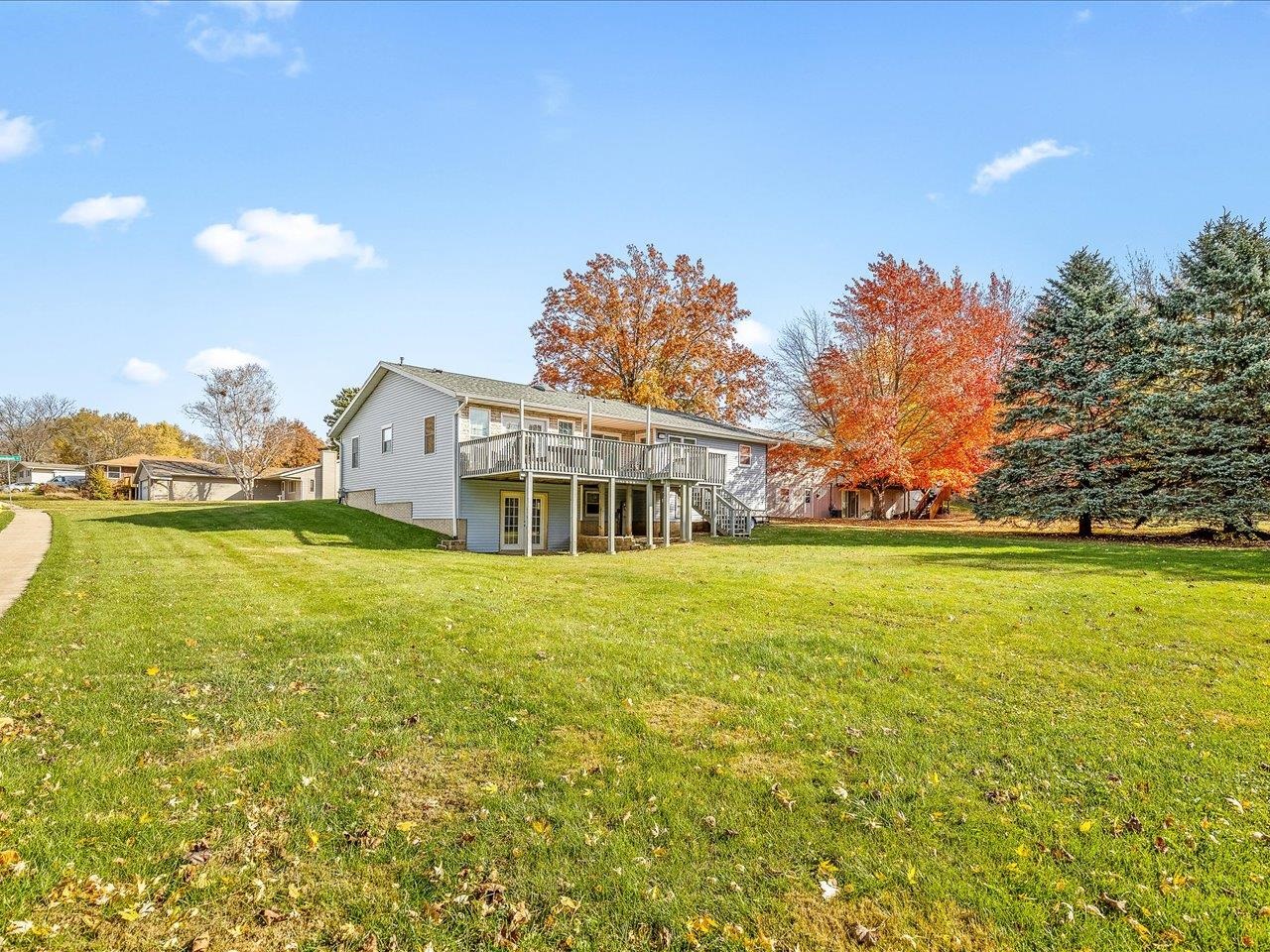 1919 Tomahawk Court Freeport, IL 61032 - Photo 35 of 39 a house with swimming pool in front of it