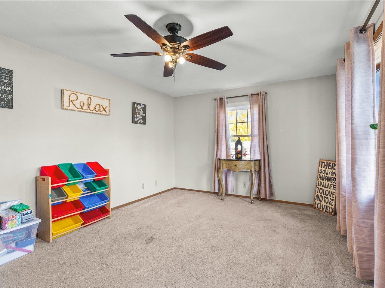 1919 Tomahawk Court Freeport, IL 61032 - Photo 6 of 39 a living room with pool and furniture