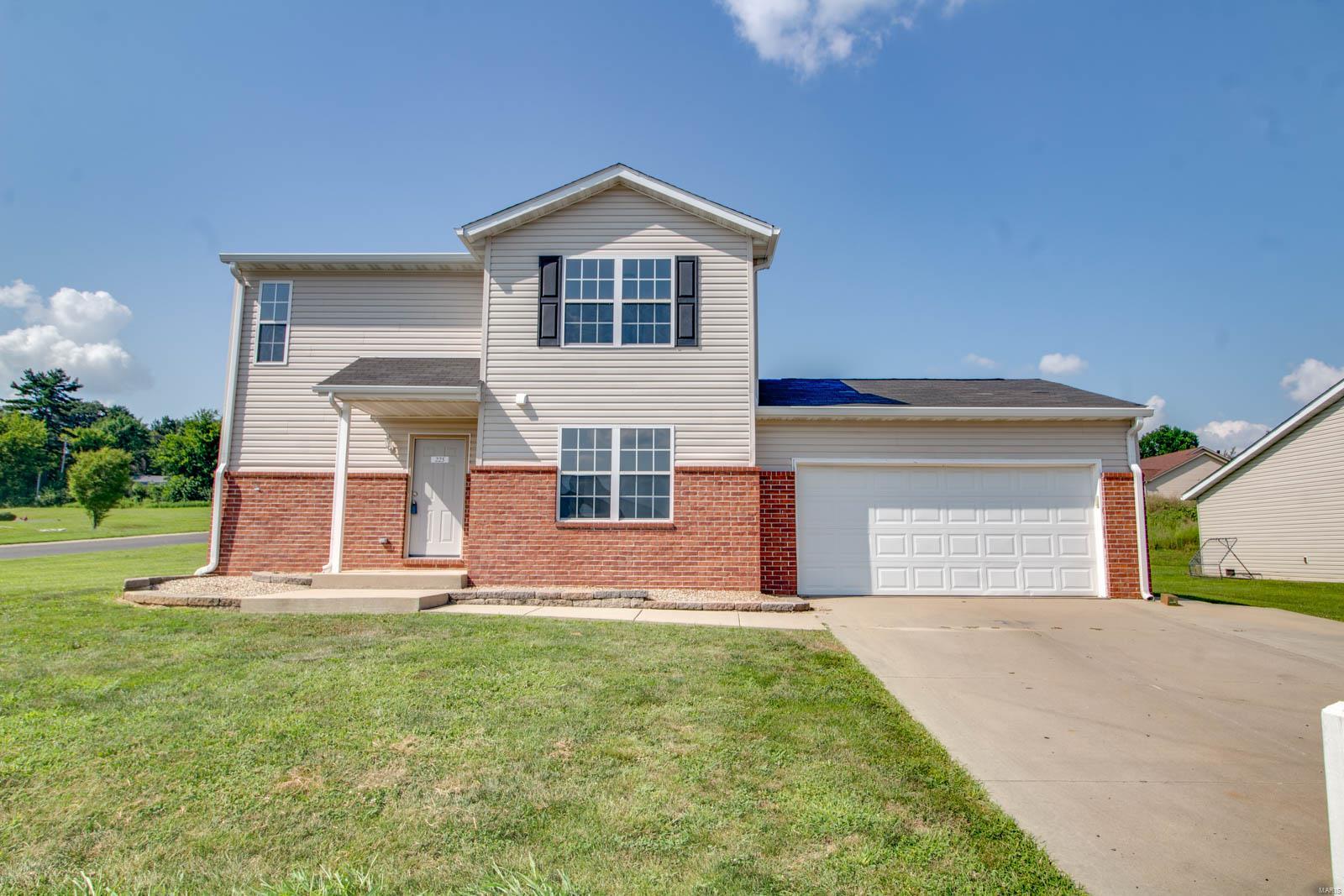 225 Perryman Street Lebanon, IL 62254 - Photo 1 of 29 Gallery Image 1