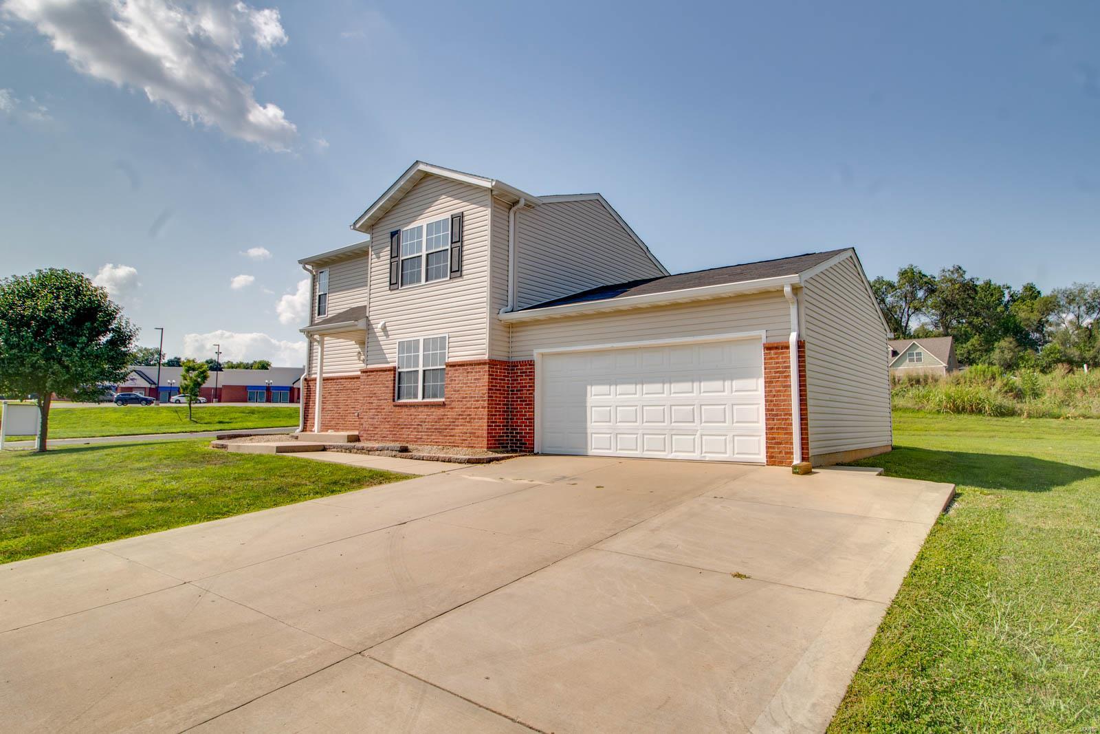 225 Perryman Street Lebanon, IL 62254 - Photo 3 of 29 Gallery Image 3