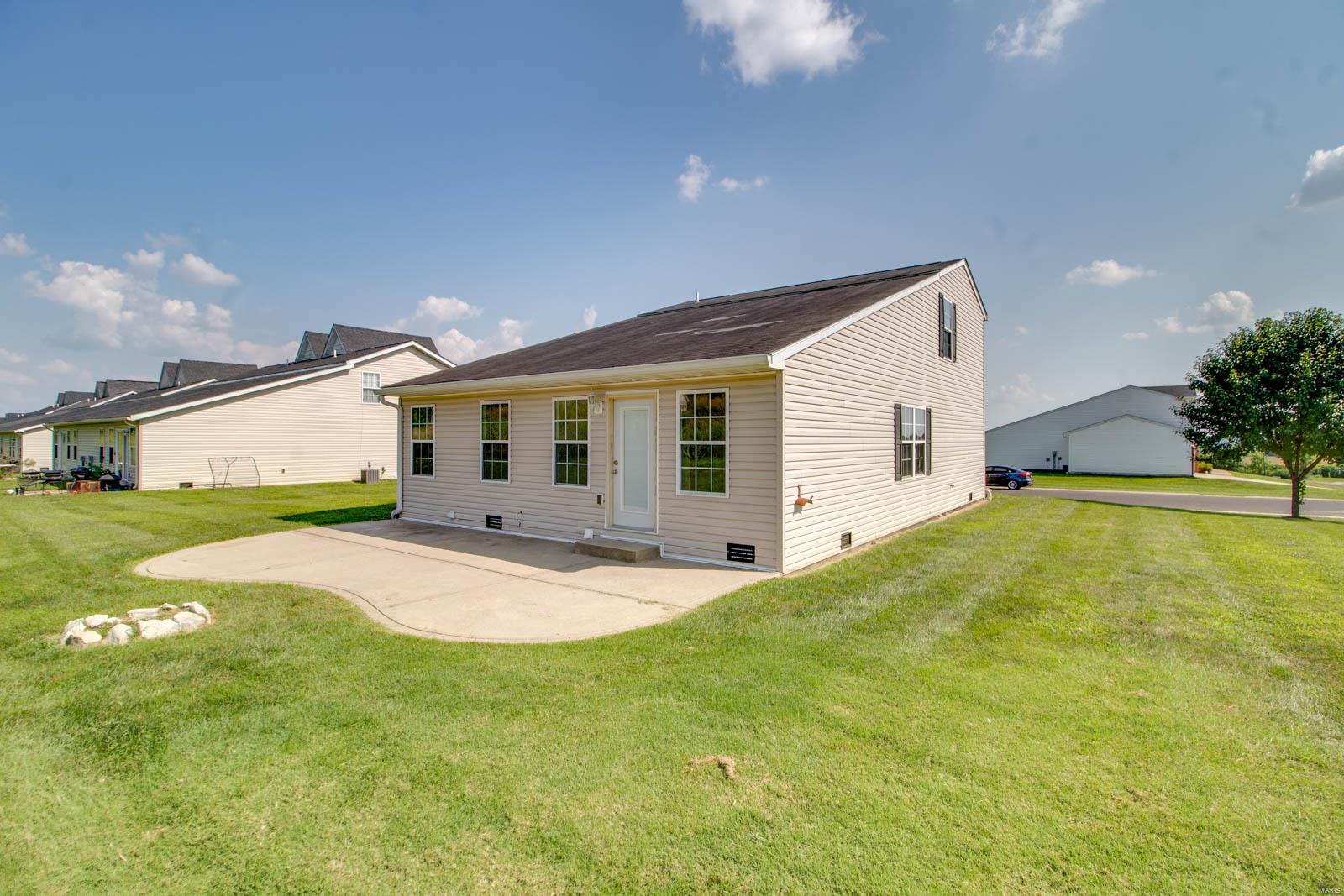 225 Perryman Street Lebanon, IL 62254 - Photo 27 of 29 Gallery Image 27