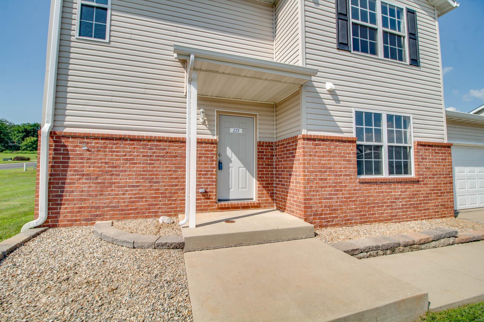 225 Perryman Street Lebanon, IL 62254 - Photo 4 of 29 Gallery Image 4