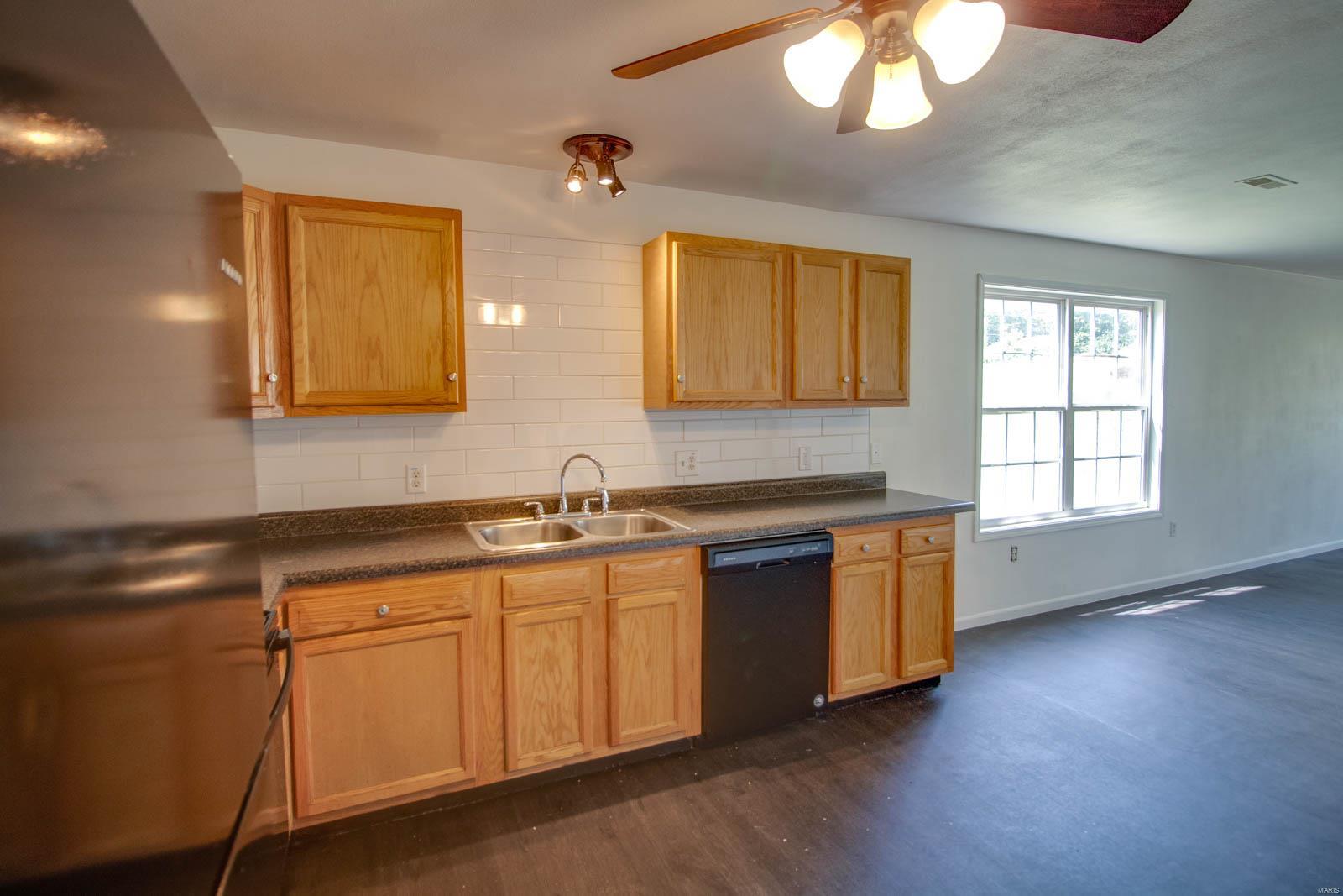 225 Perryman Street Lebanon, IL 62254 - Photo 6 of 29 Gallery Image 6