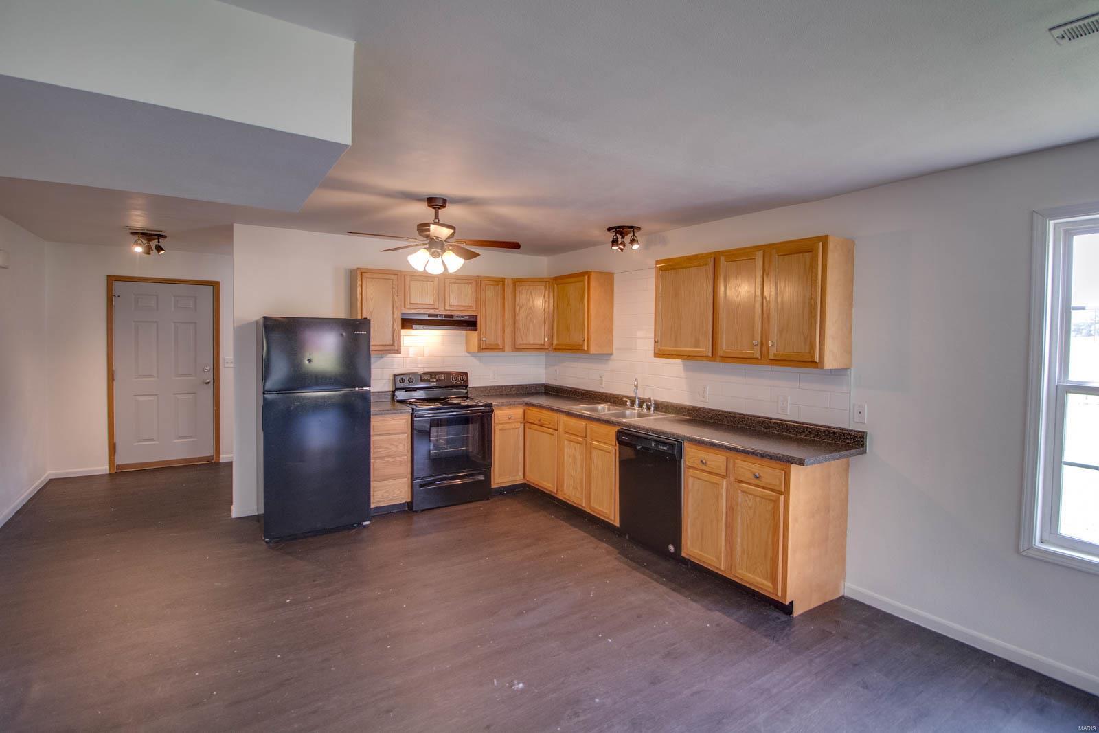 225 Perryman Street Lebanon, IL 62254 - Photo 8 of 29 Gallery Image 8
