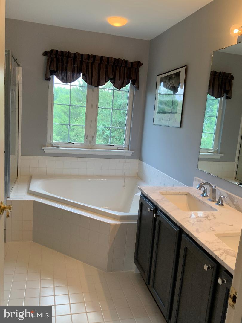 54 Stanford Road East Pennington, NJ 08534 - Photo 12 of 15 Gallery Image 12