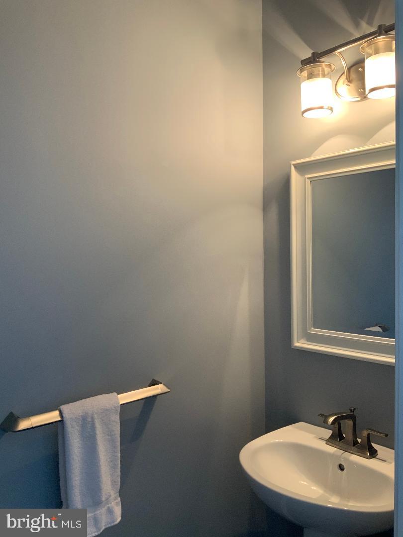 54 Stanford Road East Pennington, NJ 08534 - Photo 10 of 15 Gallery Image 10