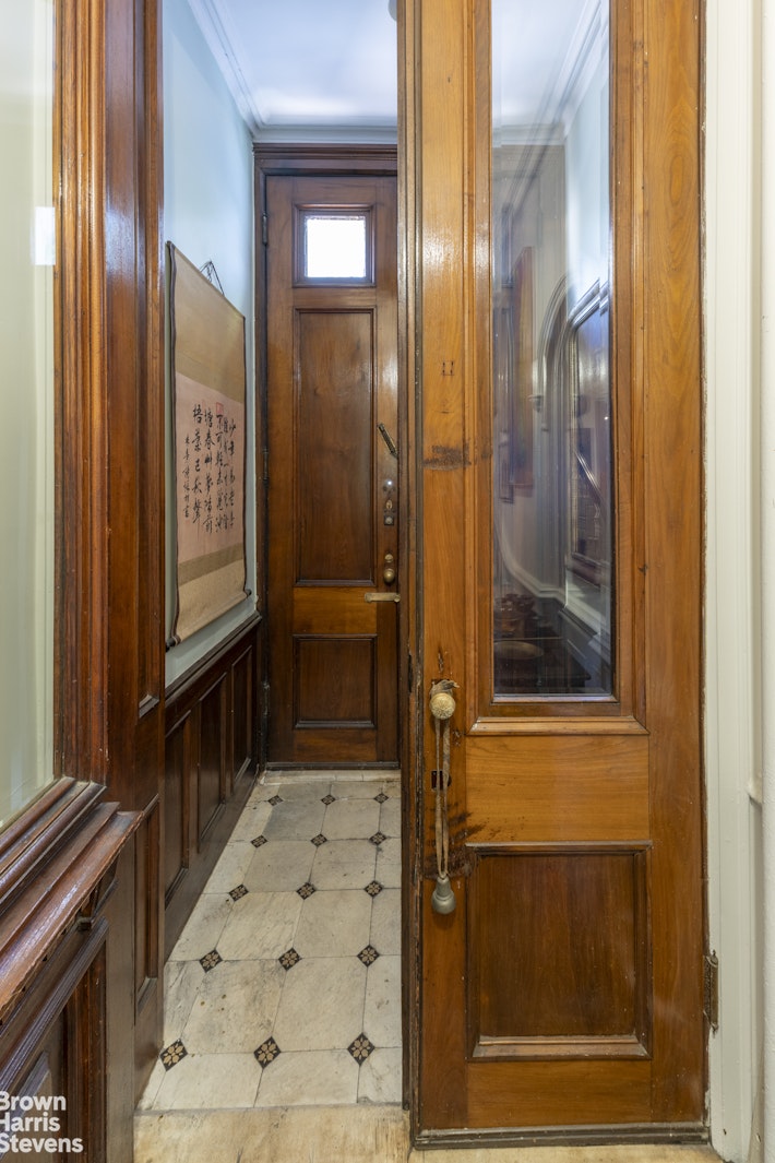 169 East 94th Street Manhattan, NY 10128 - Photo 2 of 28