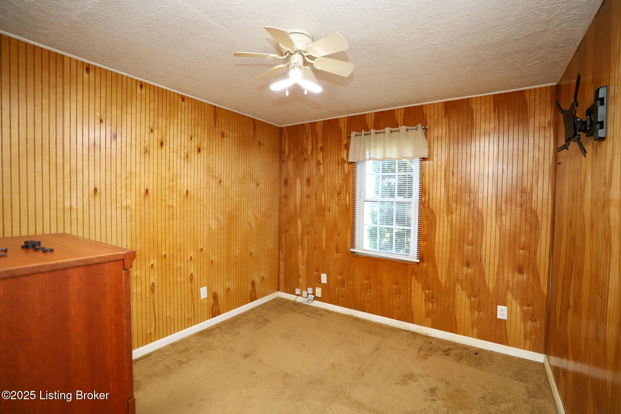 4015 Woodland Road Vine Grove, KY 40175 - Photo 27 of 39 IMG_0466