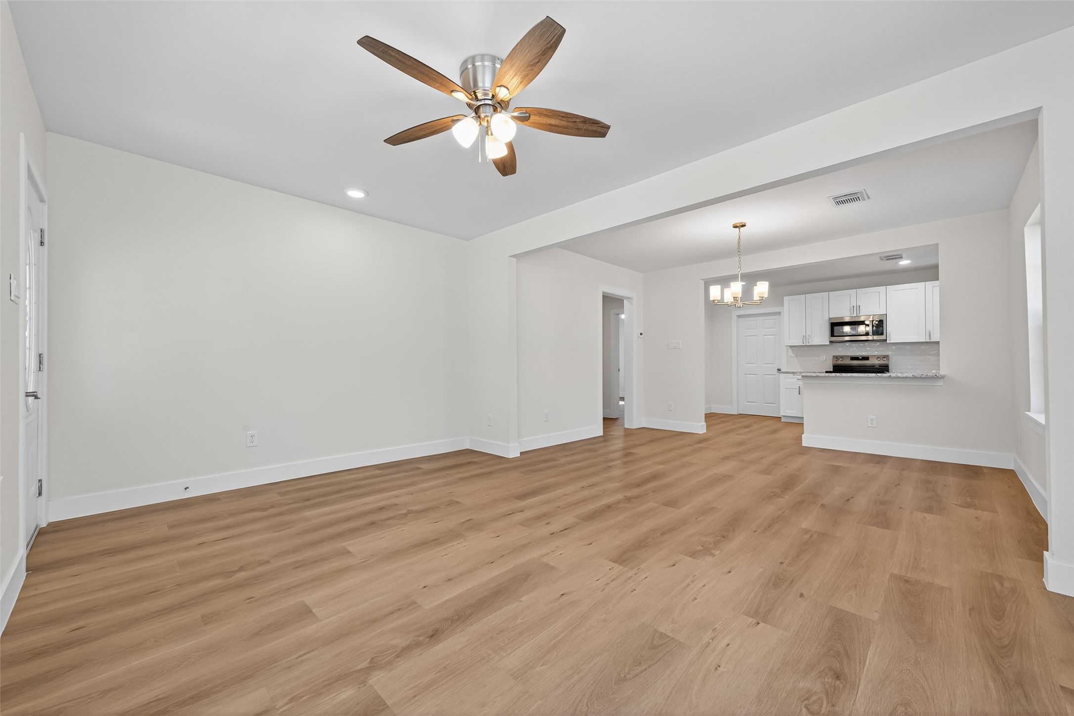 1418 Carlisle Street Rosenberg, TX 77471 - Photo 26 of 49 a view of a livingroom with a ceiling fan