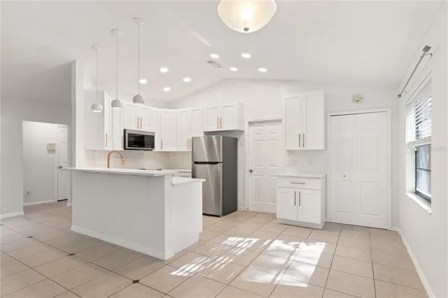 $3,300 | 7124 72nd Street North, Pinellas Park, FL 33781