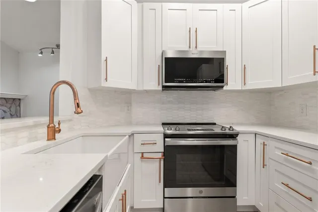 $3,300 | 7124 72nd Street North, Pinellas Park, FL 33781