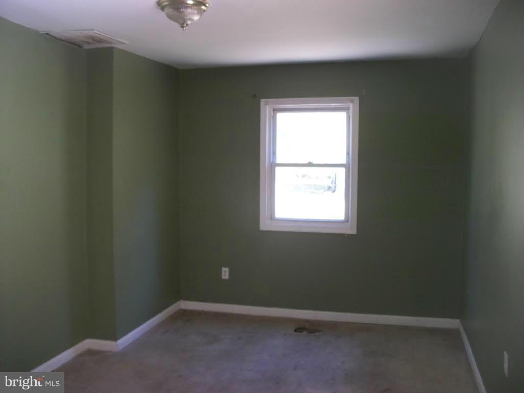 6105 Floral Park Road Brandywine, MD 20613 - Photo 7 of 12 Living Room