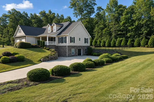 $675,000 | 343 Wittenburg Springs Drive, Taylorsville, NC 28681