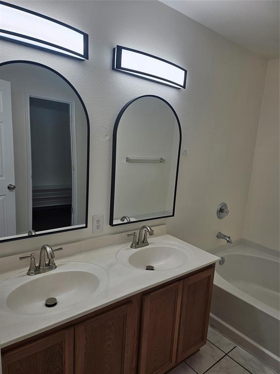 3009 Meadow Bluff Drive Wylie, TX 75098 - Photo 14 of 24 a bathroom with 2 sink and a bathtub