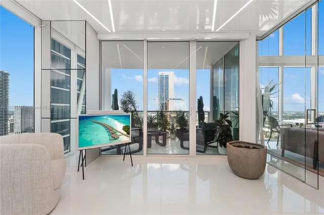 $19,500 | 1040 Biscayne Boulevard, Unit 4207, Miami, FL 33132