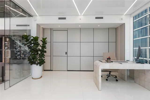 $19,500 | 1040 Biscayne Boulevard, Unit 4207, Miami, FL 33132