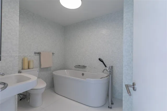 $19,500 | 1040 Biscayne Boulevard, Unit 4207, Miami, FL 33132