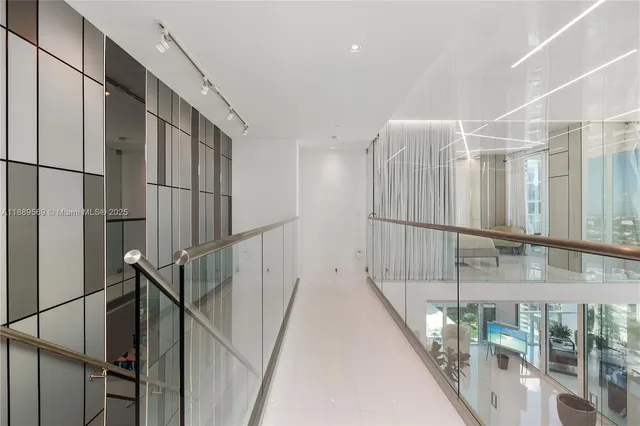 $19,500 | 1040 Biscayne Boulevard, Unit 4207, Miami, FL 33132