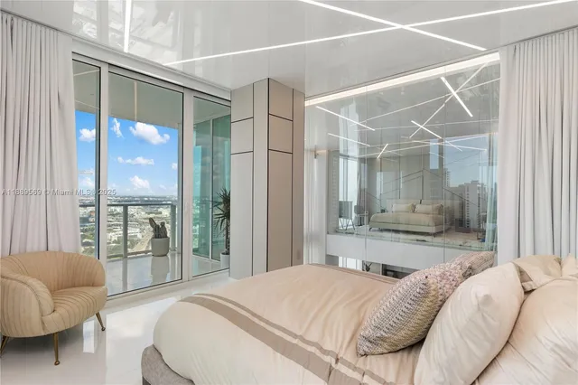 $19,500 | 1040 Biscayne Boulevard, Unit 4207, Miami, FL 33132