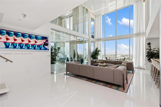 $19,500 | 1040 Biscayne Boulevard, Unit 4207, Miami, FL 33132